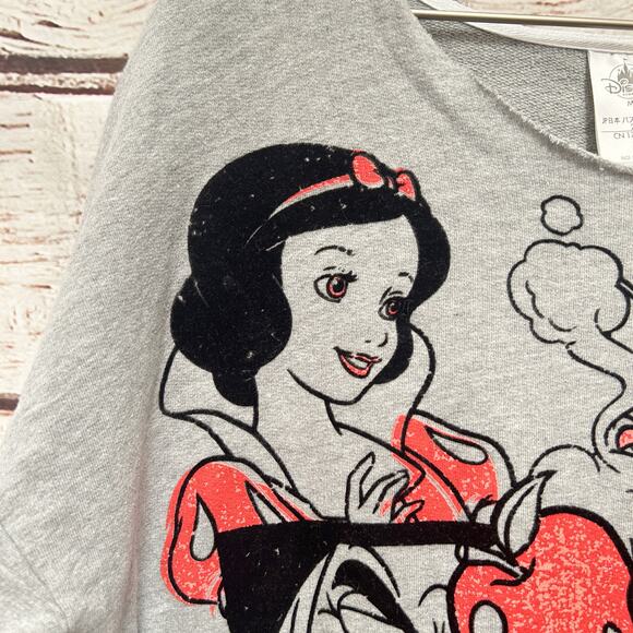 DISNEY STORE Snow White Villain Cropped Sweater Sz M - Picture 3 of 10